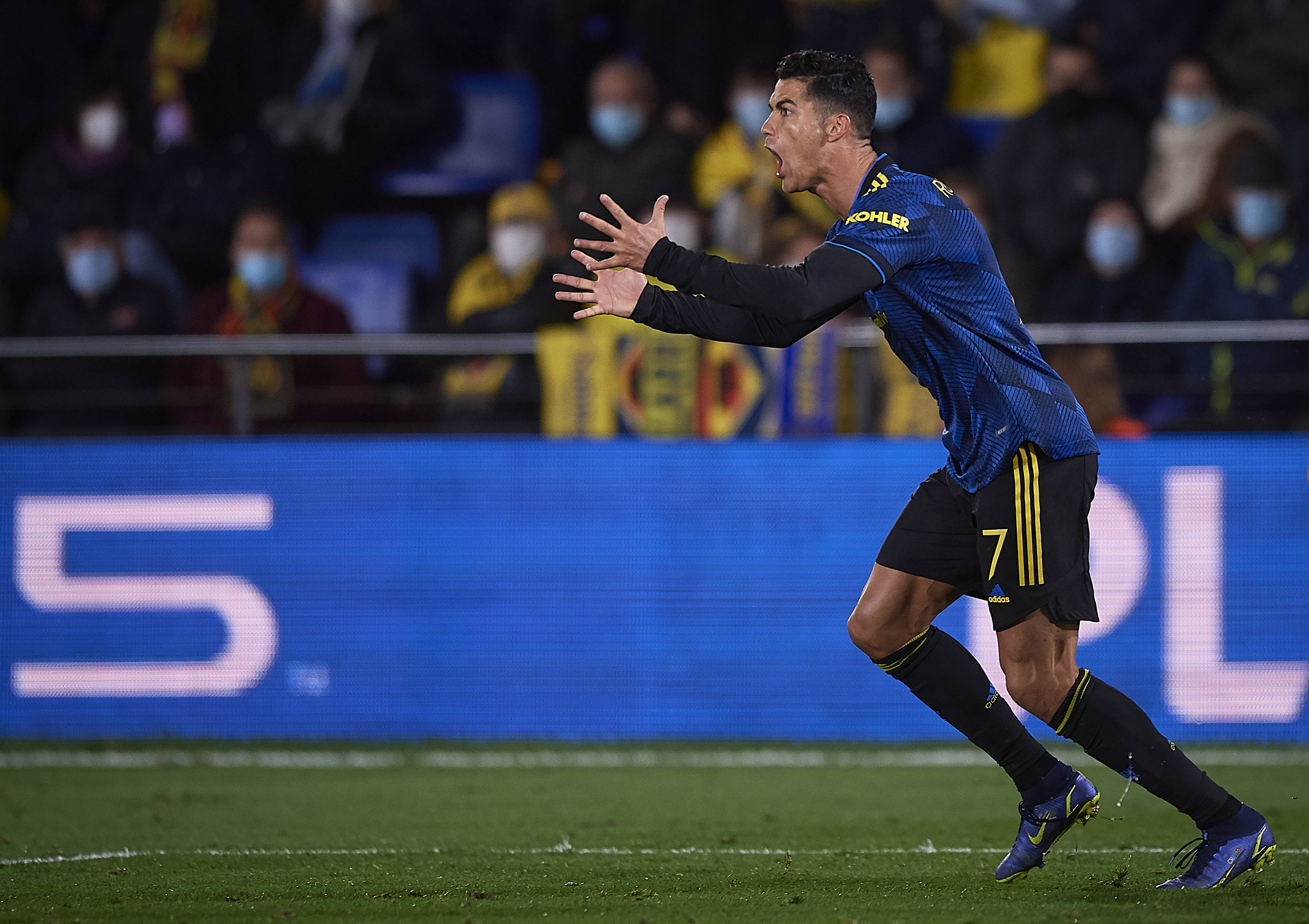 比利亚雷亚尔客场战胜劲旅，实现奇迹的简单介绍