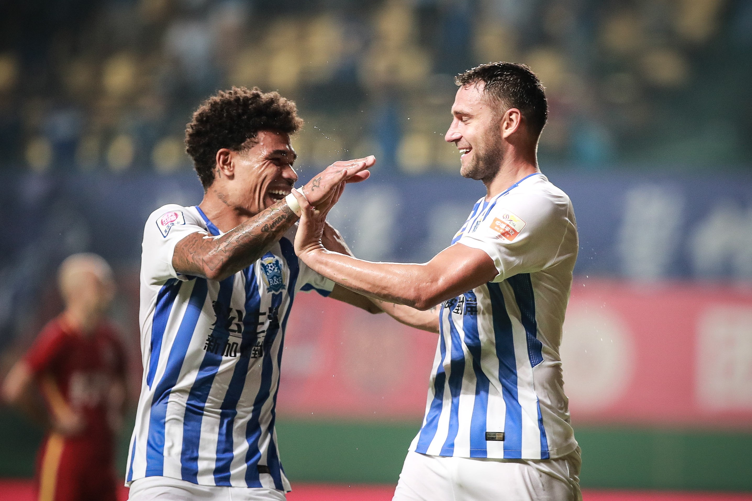 富力前锋独中两元,帮助球队夺得胜利的简单介绍 富力前锋独中两元,帮助球队夺得胜利的简单介绍