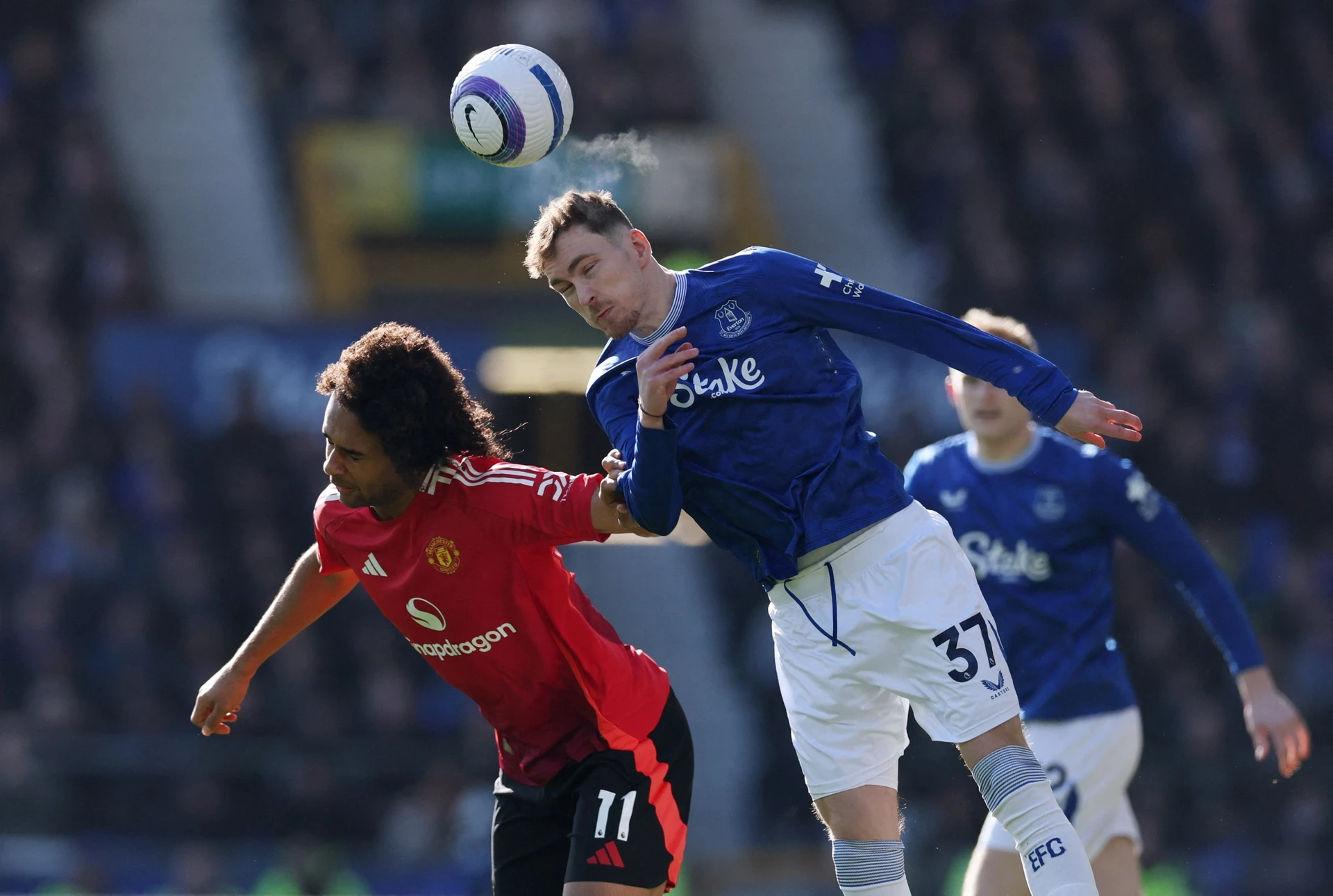 曼联门将扑出关键球,以此赢得场比赛的简单介绍 曼联门将扑出关键球,以此赢得场比赛的简单介绍