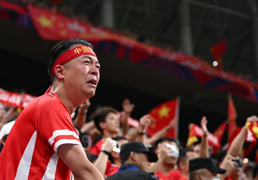 关于摇旗呐喊:篮球比赛球迷热情高涨,音浪滚滚的信息 关于摇旗呐喊:篮球比赛球迷热情高涨,音浪滚滚的信息