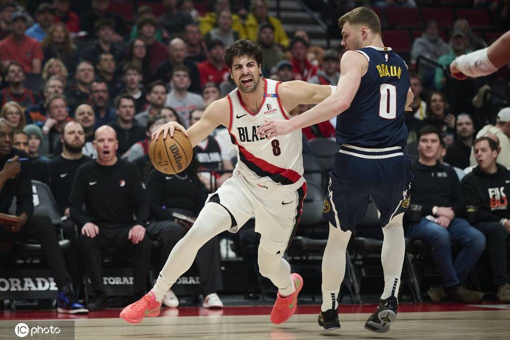 开拓者击败魔术，主场取得胜利