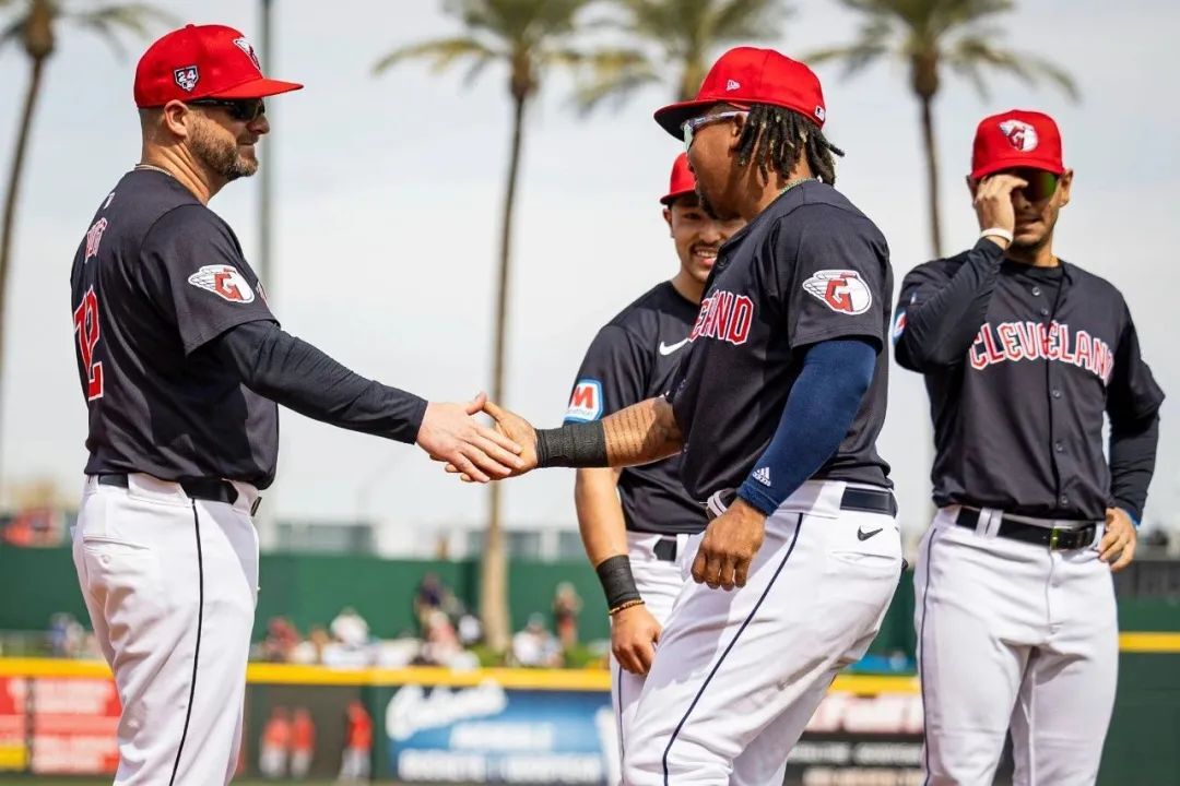 战术调整有效奏效,球队逐渐站上冠军宝座的简单介绍 战术调整有效奏效,球队逐渐站上冠军宝座的简单介绍