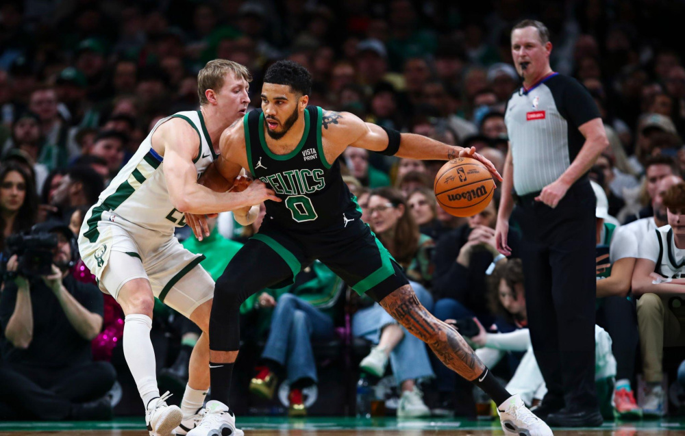 太阳击败雄鹿，豪取七连胜的简单介绍